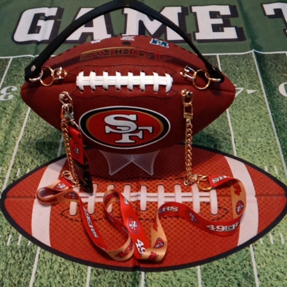 @HELPMEHELPU IS LIVE! - Picture 8 of 12